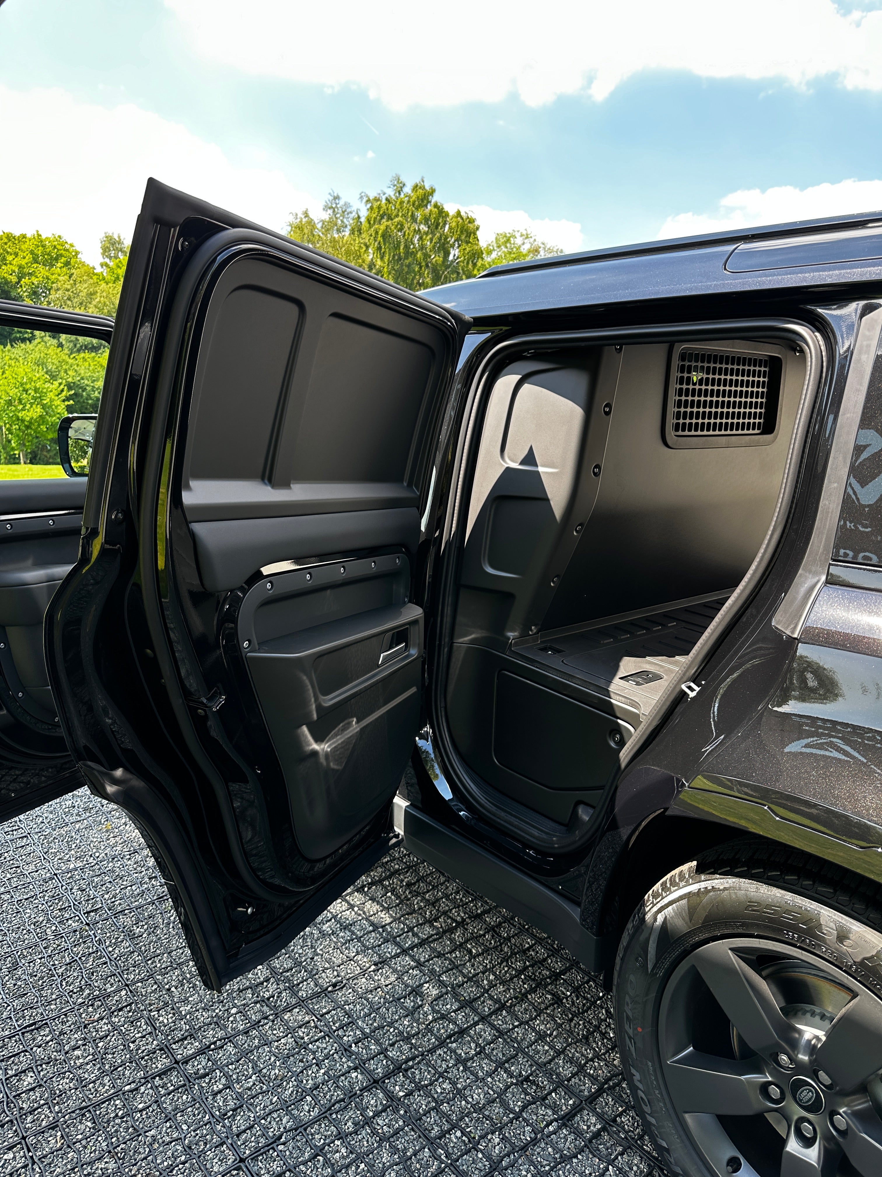 L663 Defender 110 Genuine JLR Rear Window Mouldings