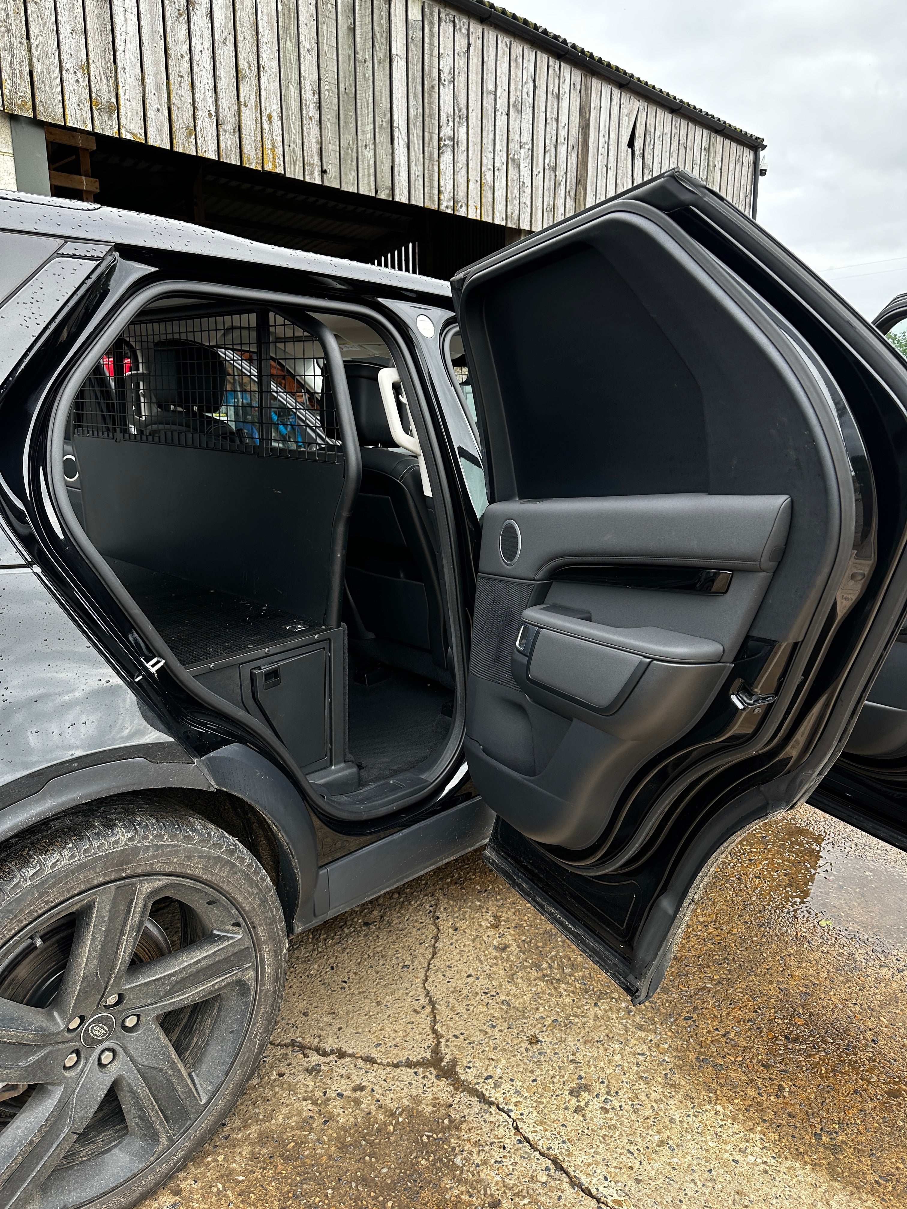 Discovery 5 Rear Window Uncovering Panel (Pair)
