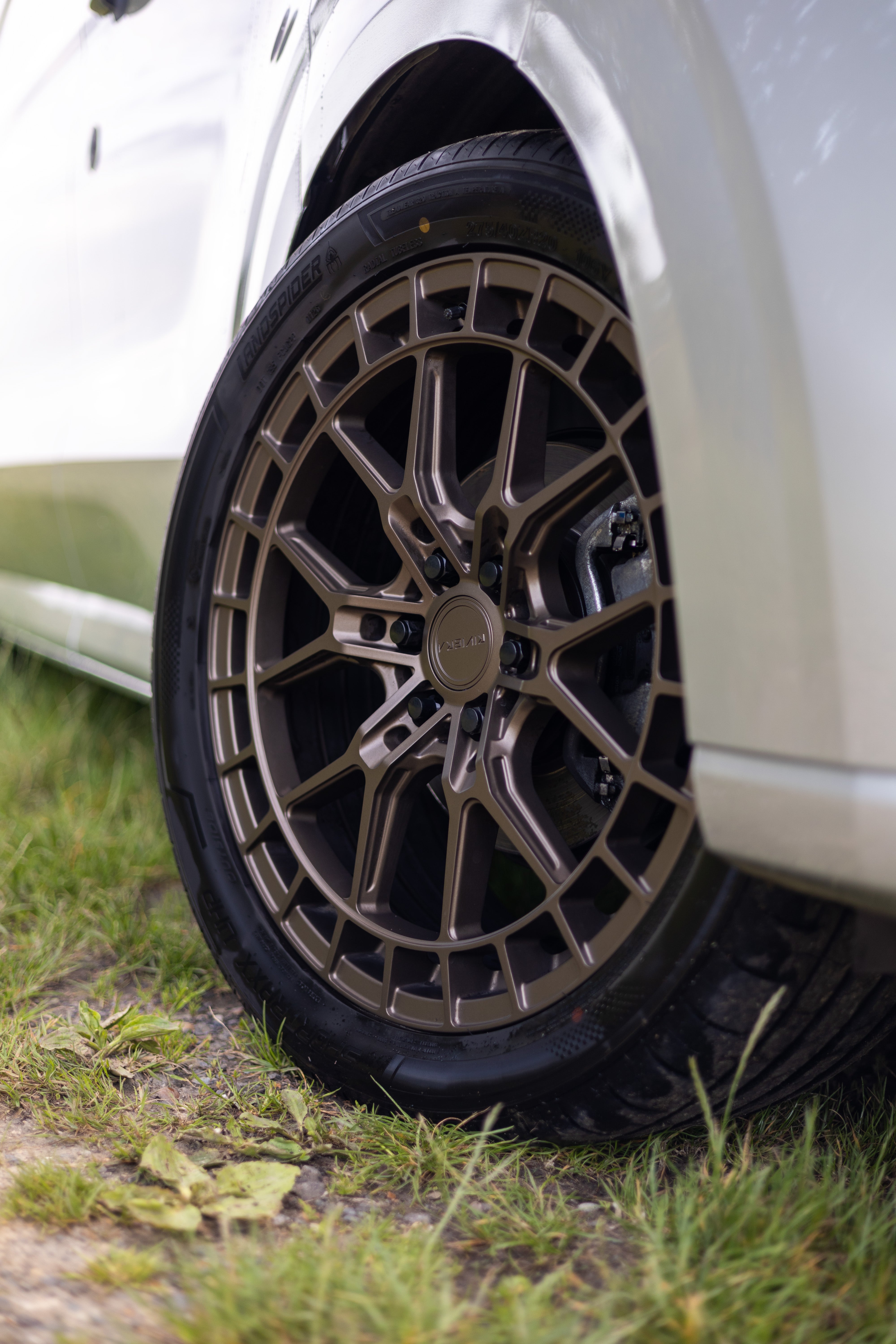 Riviera RF26 Matt Bronze alloy wheel, close-up front view, fitted to Ford Transit Custom Mk2