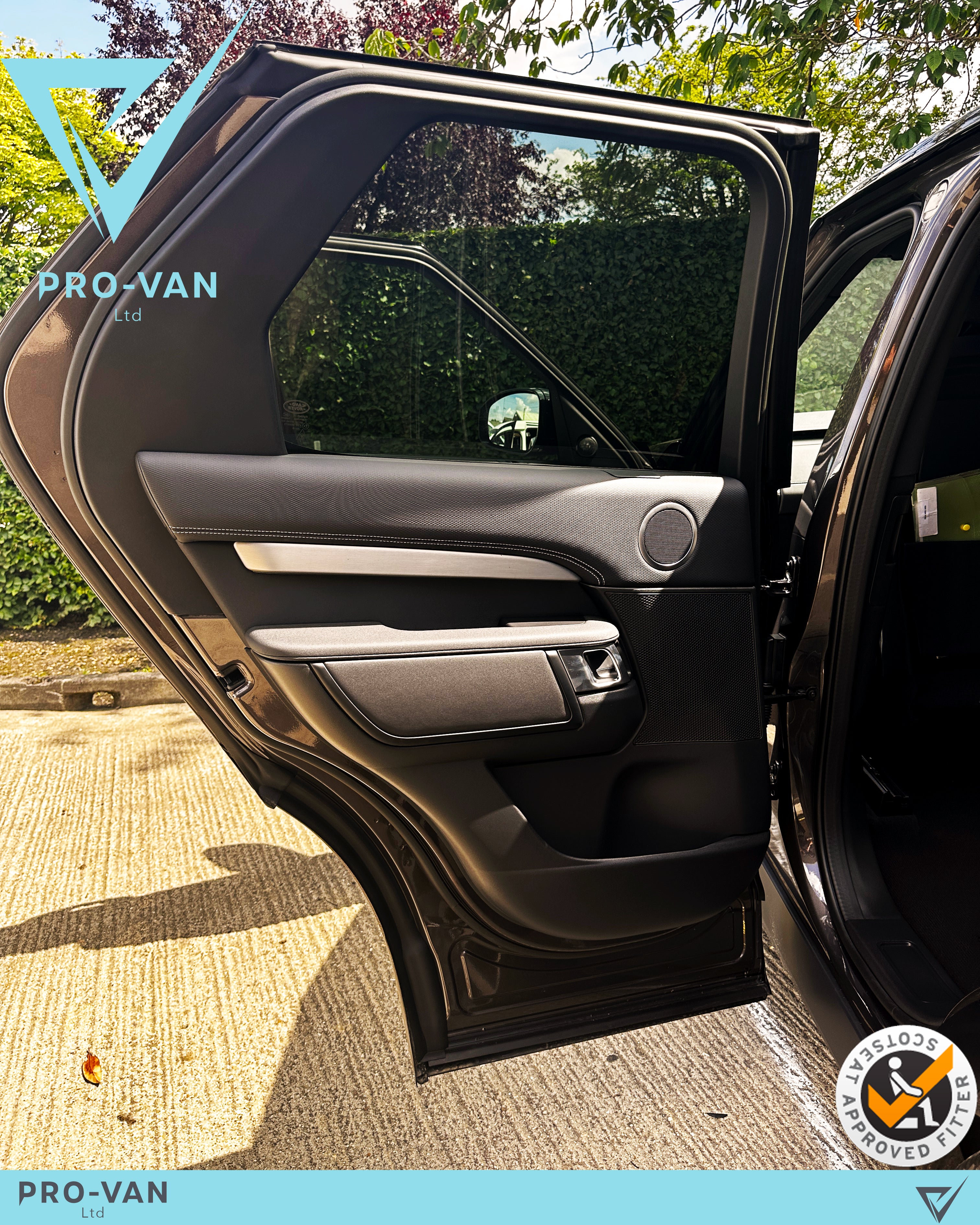 Discovery 5 Rear Window Uncovering Panel (Pair)