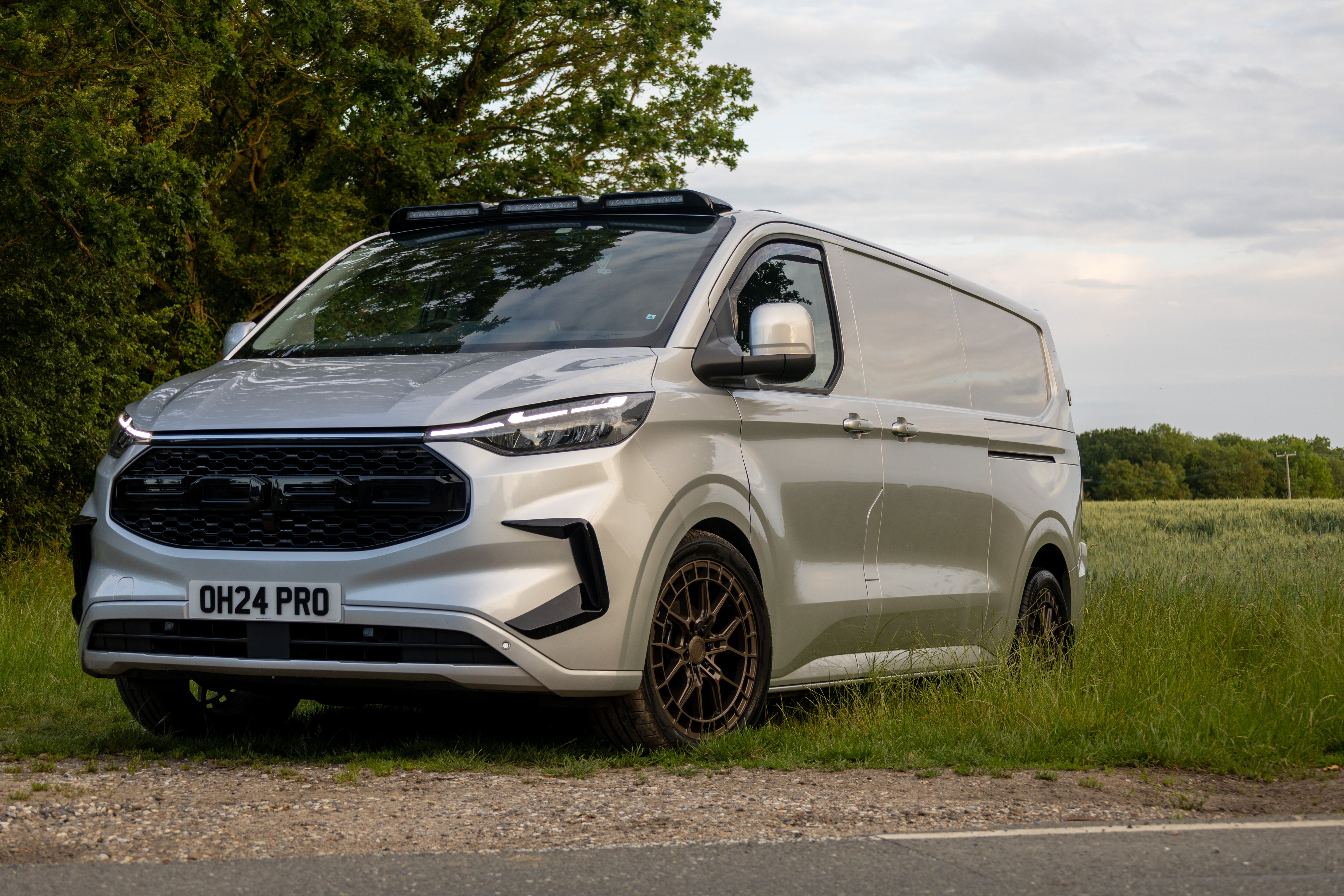 Ford Transit Custom Mk2 fitted with Riviera RF26 Matt Bronze alloy wheels, front three-quarter view