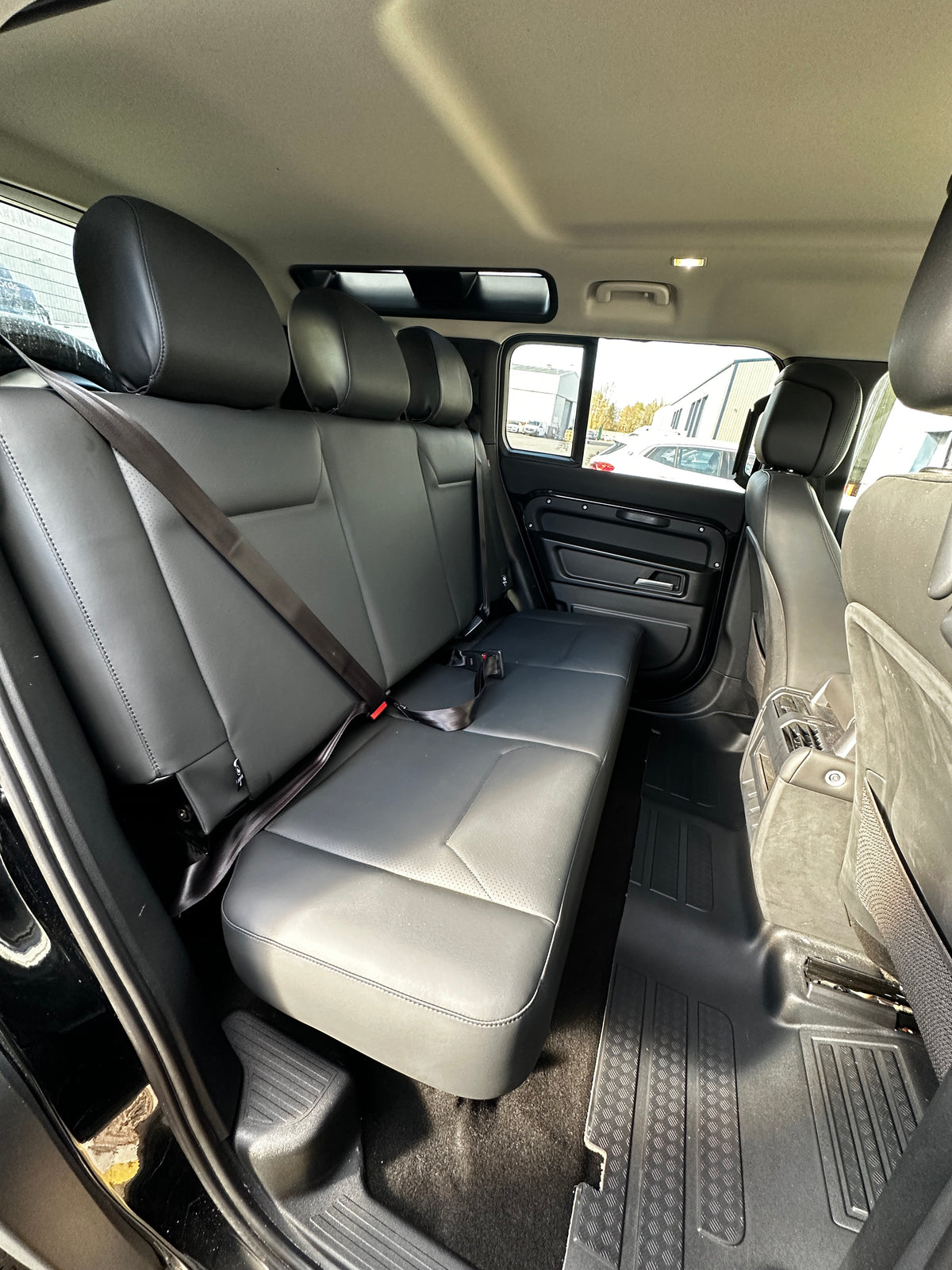 L663 Defender 110 Premium Package