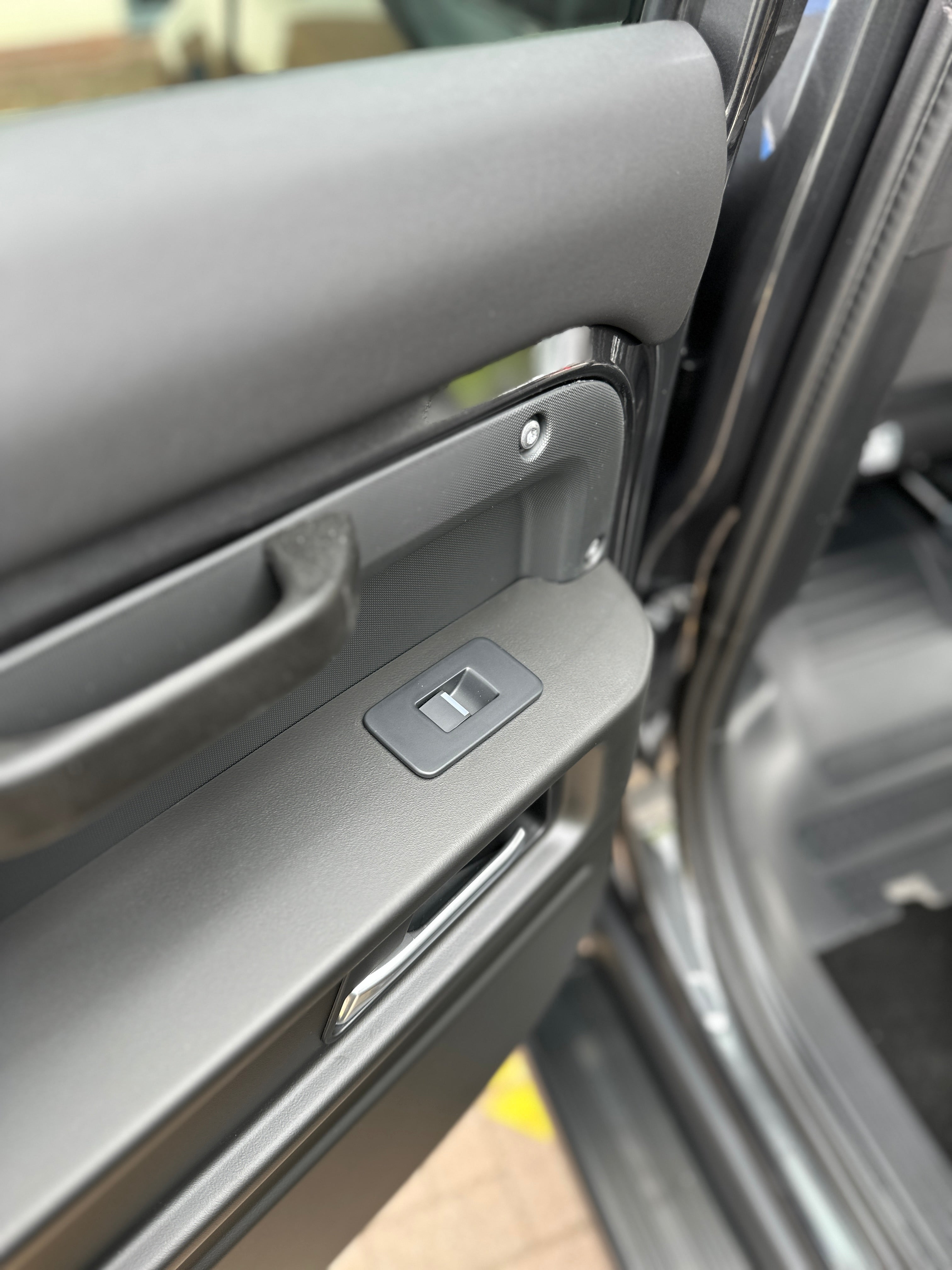 Defender 110 Commercial Rear Window Activation