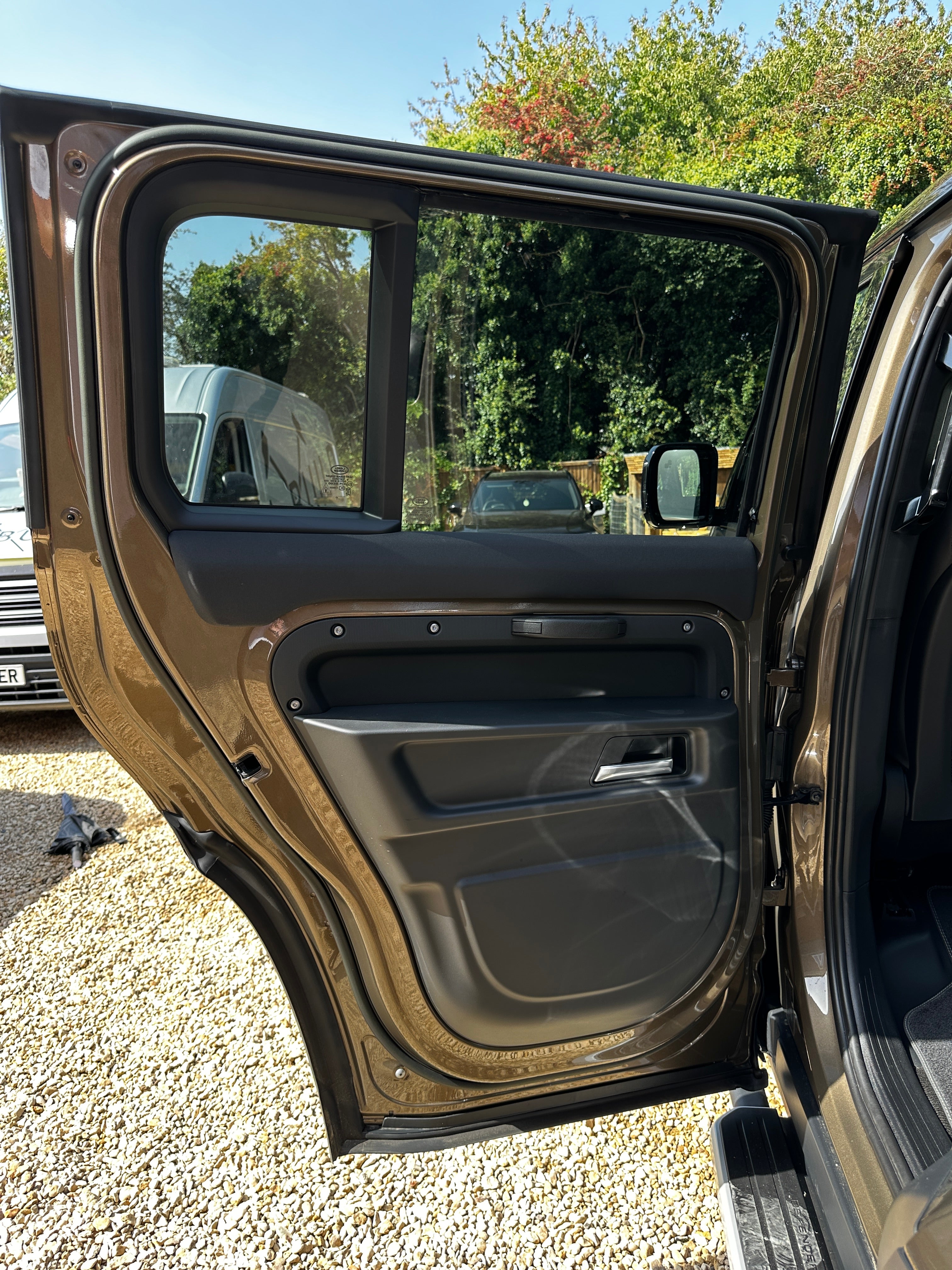 L663 Defender 110 Genuine JLR Rear Window Mouldings