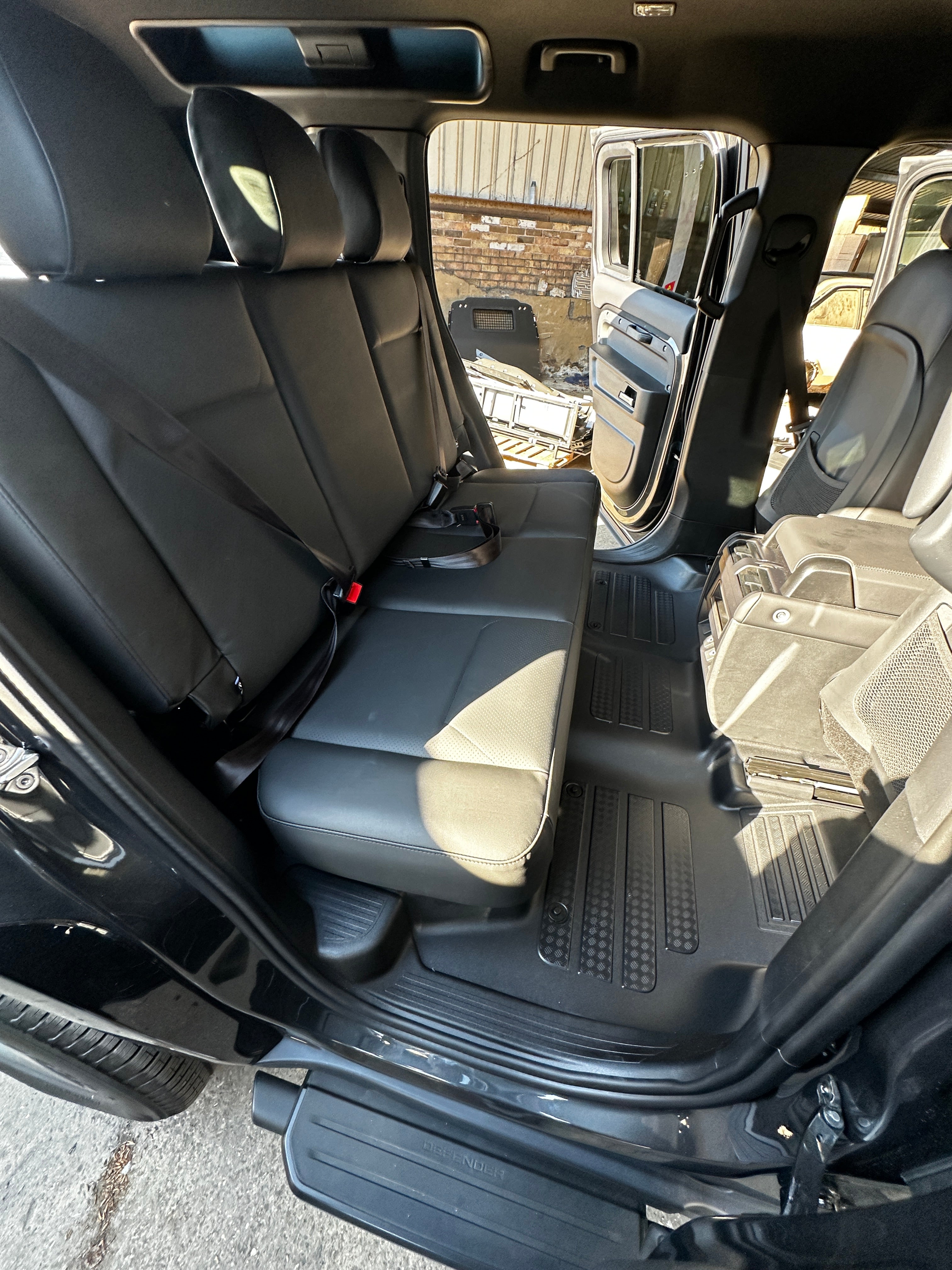 L663 Defender 110 Pro Package