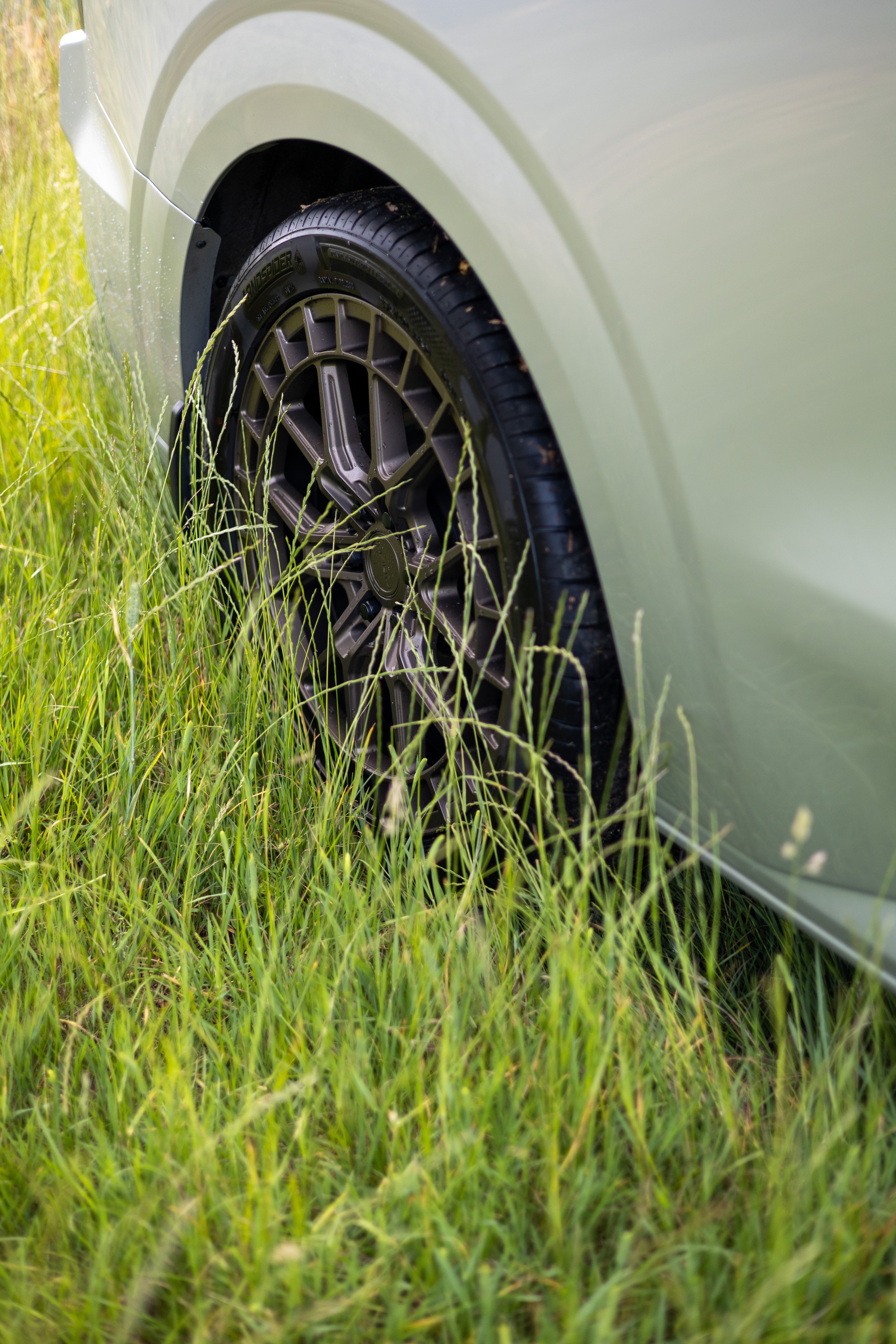 Riviera RF26 Matt Bronze alloy wheel, rear wheel viewed from above